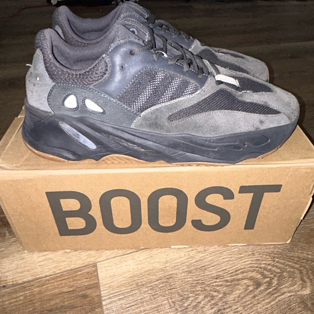 YEEZY 700 UTILITY BLACK